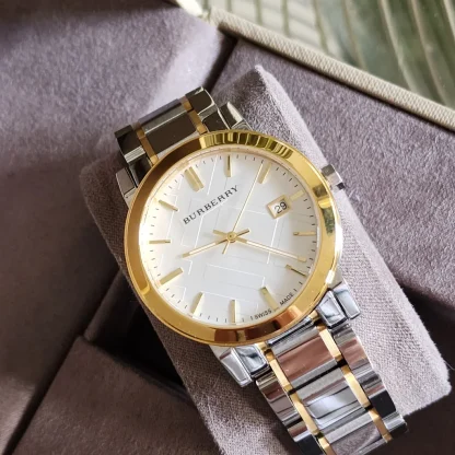 Montre Burberry HERITAGE DUAL TONE SWISS MADE Pour Femme, BU9115