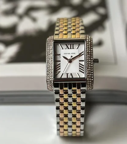 Montre Michael Kors Emery à trois aiguilles avec cadran blanc et bracelet en acier Tricolore pour femme - MK4744 – Image 4