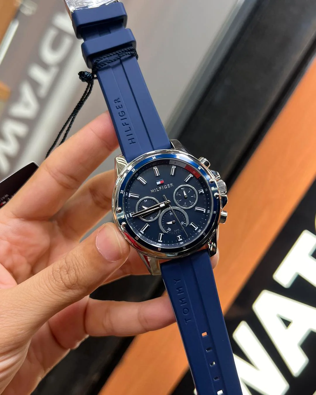 Montre Tommy Hilfiger Mason avec cadran bleu et bracelet en caoutchouc bleu pour homme - 1791791 – Image 3